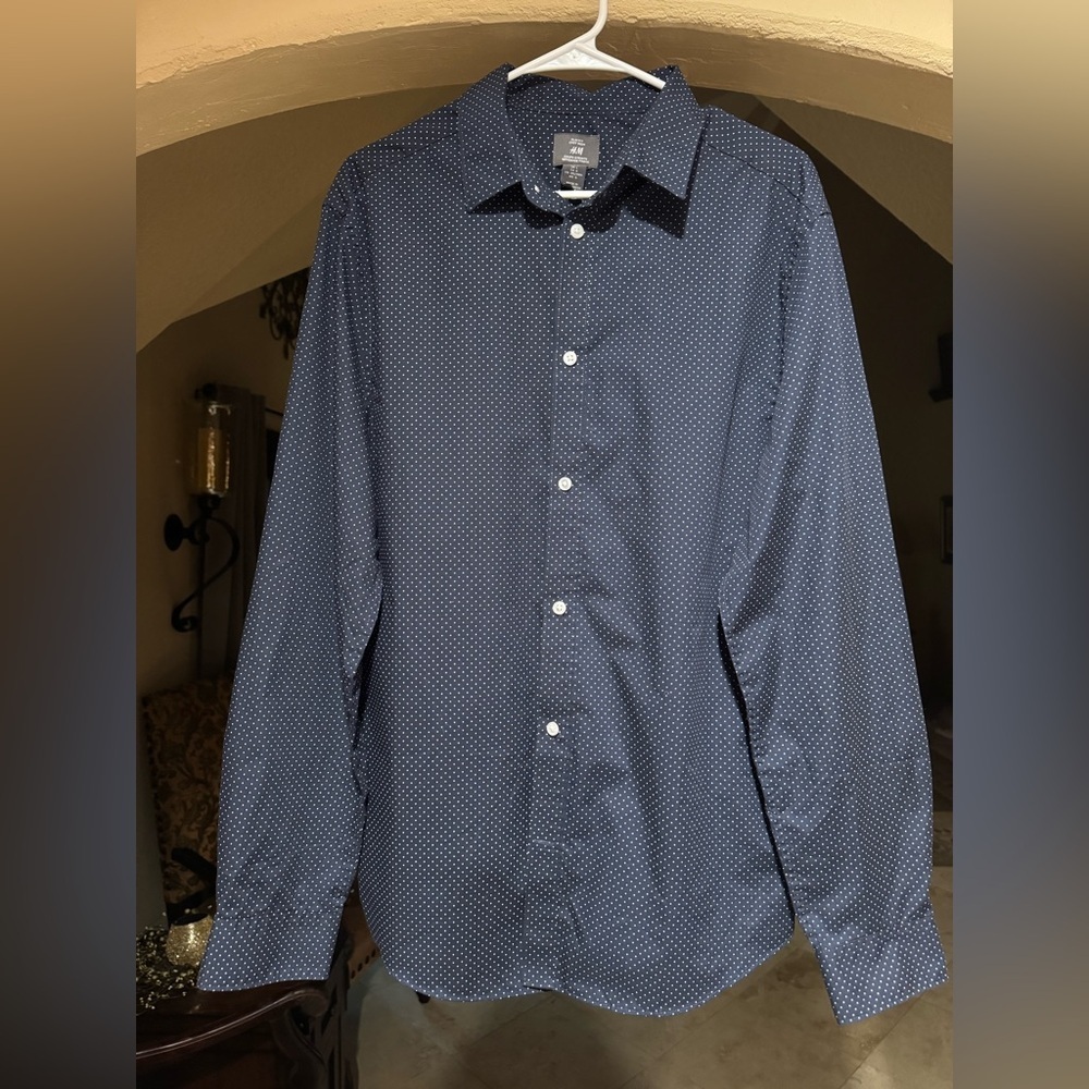 H&M Dark Blue Patterned Button Down Shirt